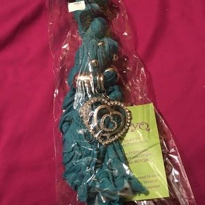 NWT beautiful Western Style Scarf